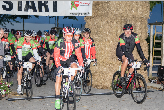 Sport Treff Bloemen hat die Teilnehmer bei BIC CHALLNGE mit Lauf und Rad Trikot  Ausgerüstet