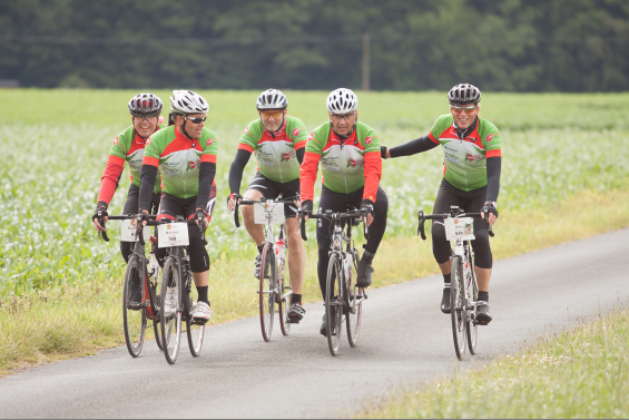 Sport Treff Bloemen hat die Teilnehmer bei BIC CHALLNGE mit Lauf und Rad Trikot  Ausgerüstet