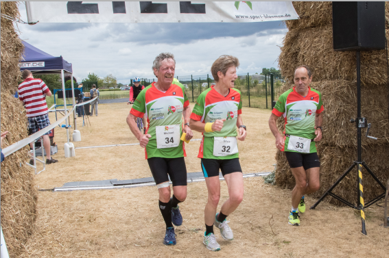 Sport Treff Bloemen hat die Teilnehmer bei BIC CHALLNGE mit Lauf und Rad Trikot  Ausgerüstet